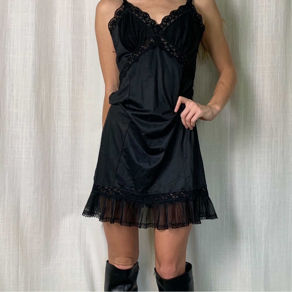 Vintage movie star black silk slip dress with lace details Size: 6-average